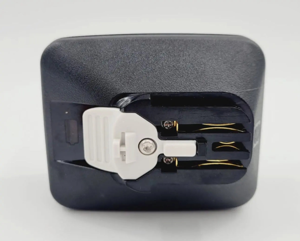 Stryker 8212-000-000 System 8 Lithium-Ion Battery Small w/ Over Temp History 26 Uses Stryker