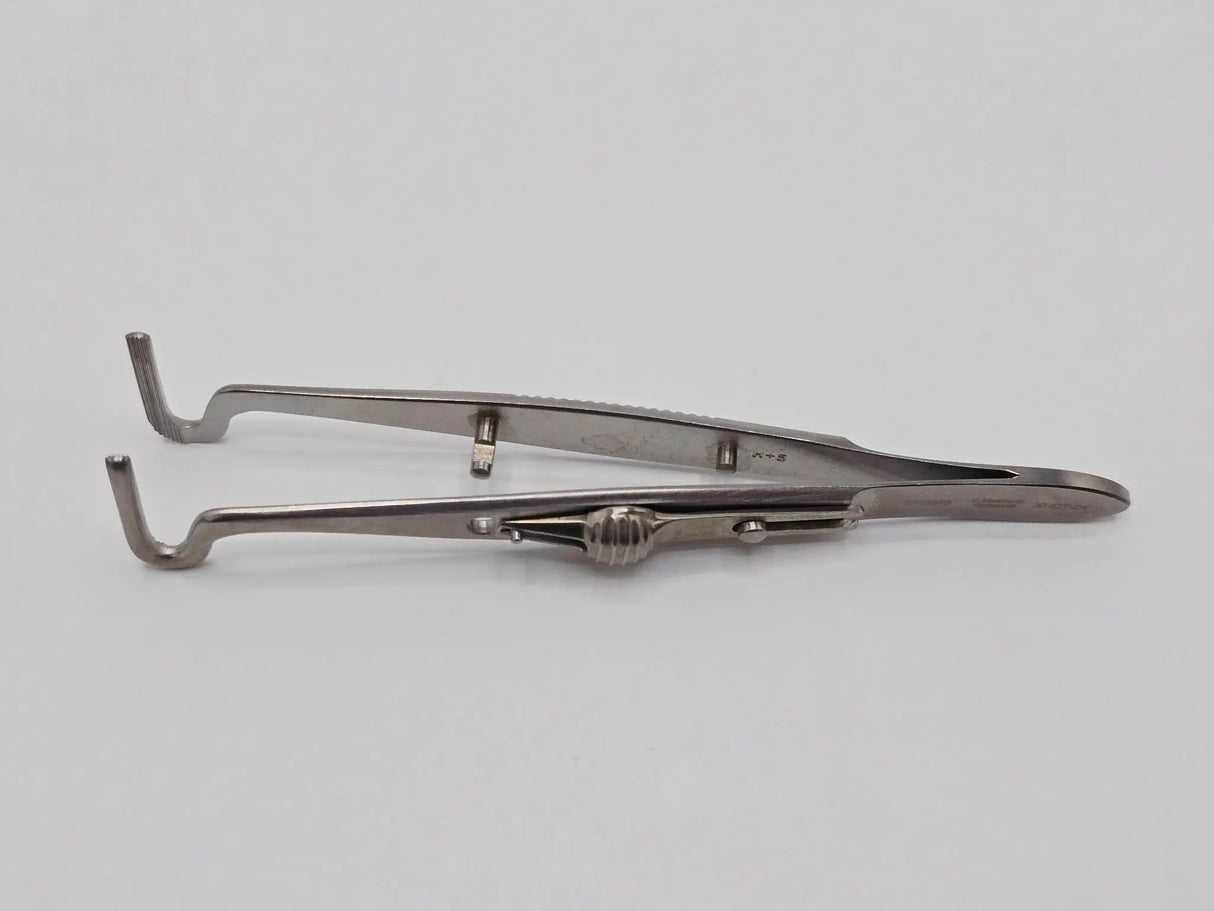 V.Mueller OP3895 Berke Ptosis Forecps Blades 20mm Wide Serrated Longitudinal Primis Medical