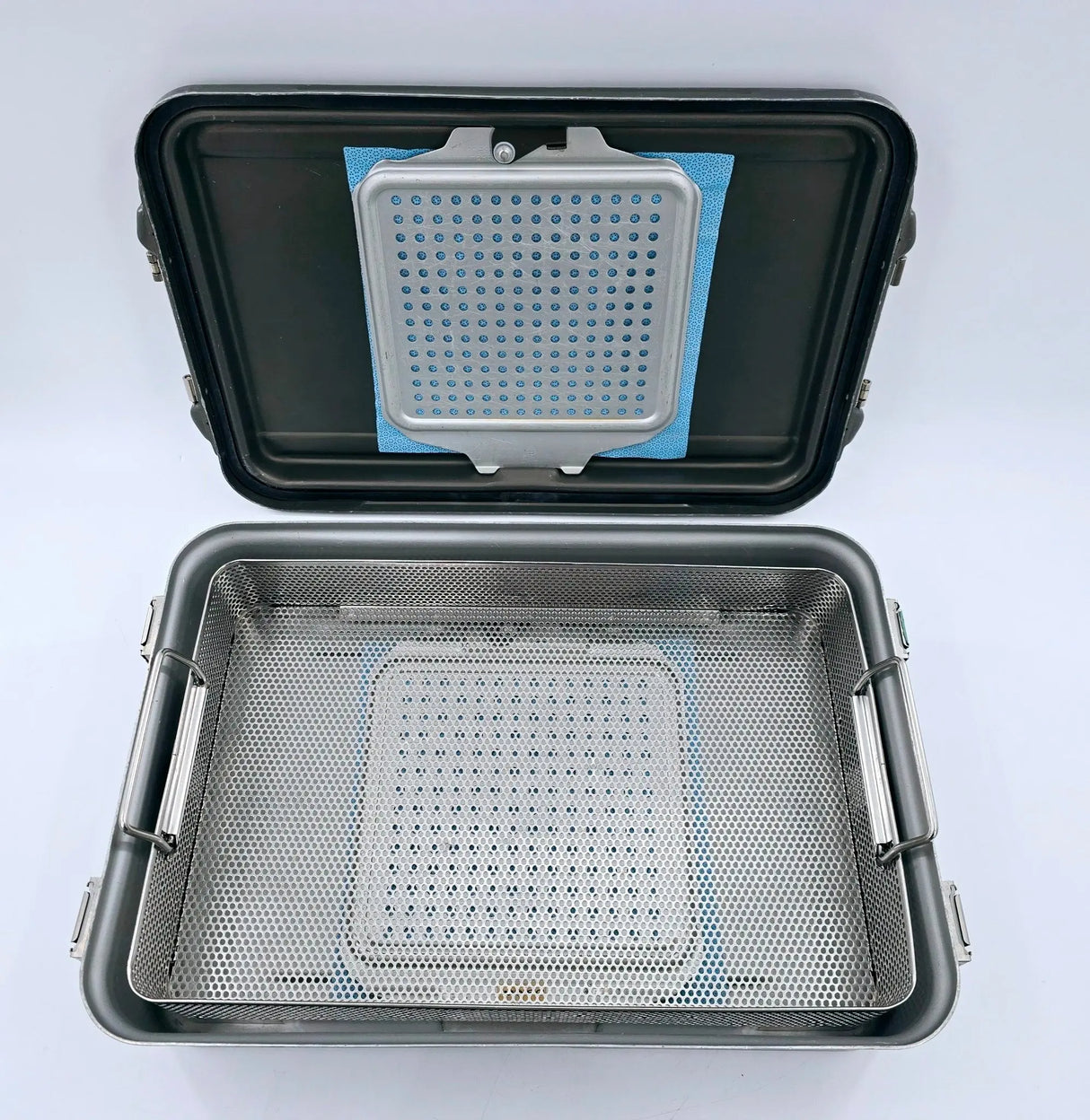 V. Mueller CD2-5B Genesis Mid-Length Sterilization Container w/ Lid & Tray 5" V. Mueller