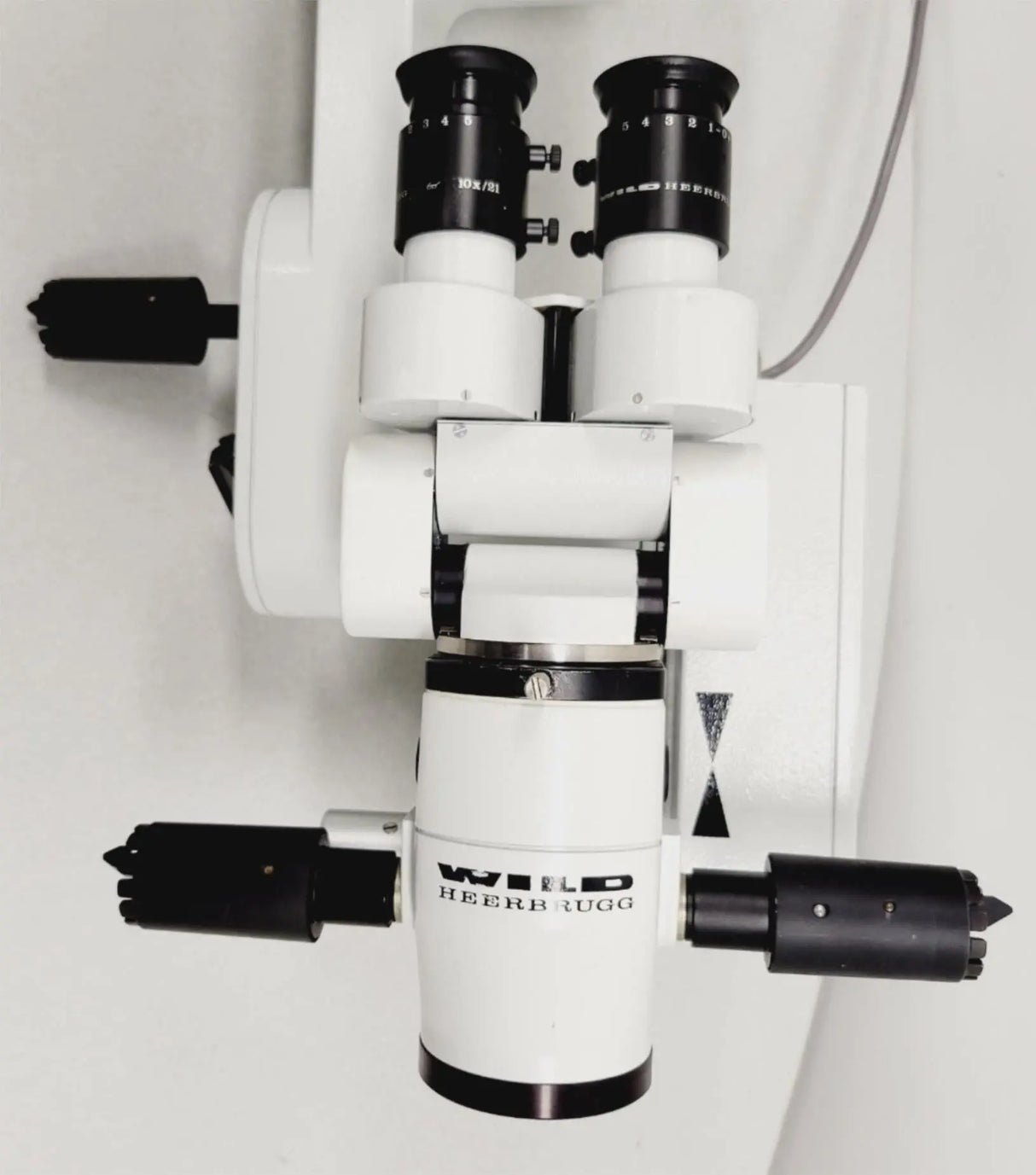 Leica M690 Dual Head Surgical Microscope Head and Oculars w/ 0/21 Eyepieces Leica