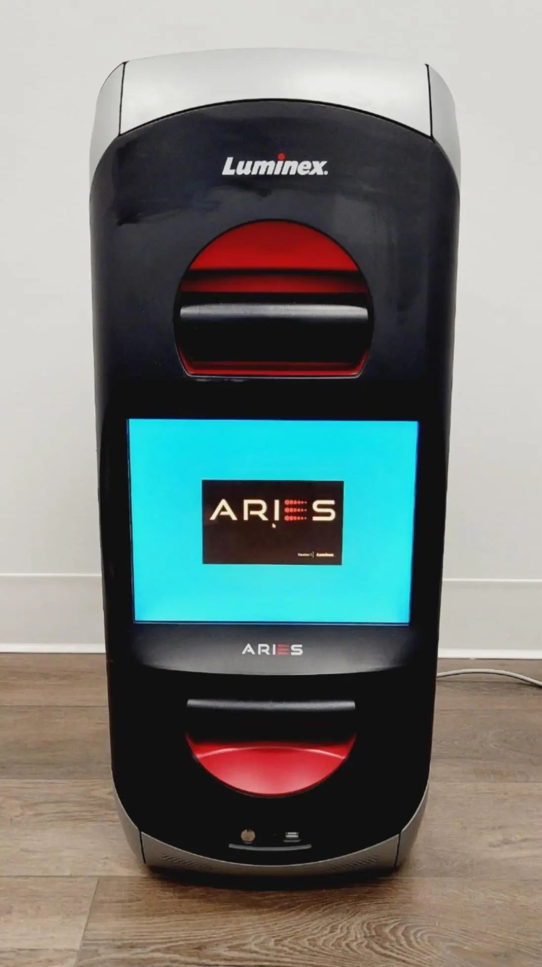 Luminex Aries M12V1 Automated Sample-To-Answer PCR Instrument System Luminex