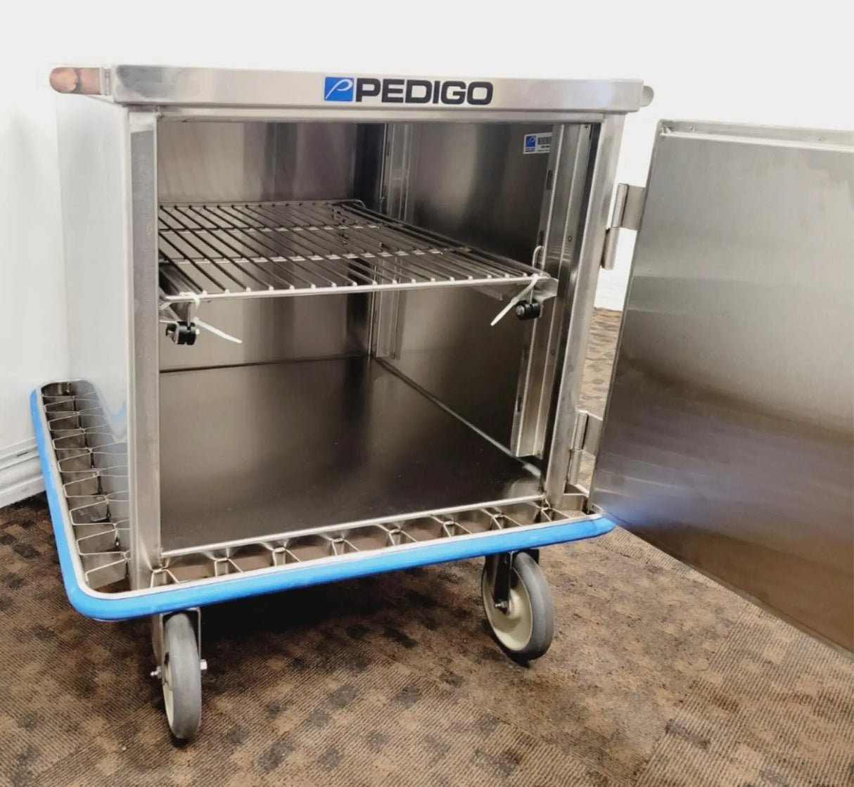 Pedigo CDS-256-LD Closed Surgical Case Cart Excellent Condition Pedigo