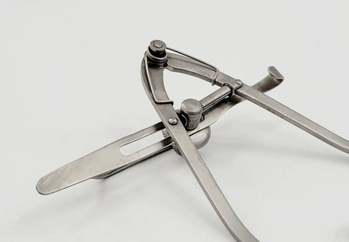 Karl Storz E4007 Maumenee-Park Speculum Ophthalmic 3" Karl Storz