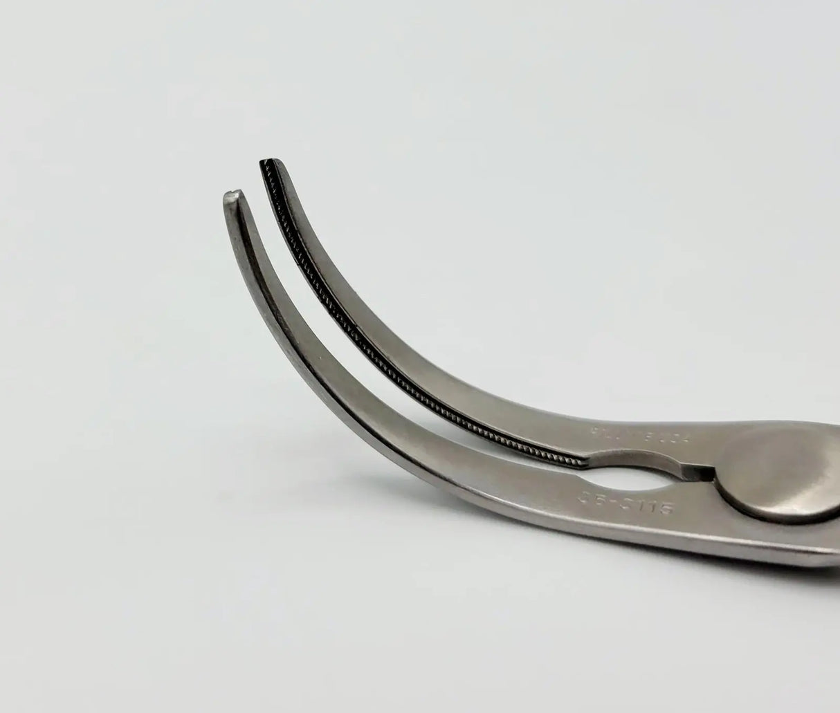 Pilling 35-3115 DeBakey Glover Bulldog Clamp Curved 3-1/8" Pilling
