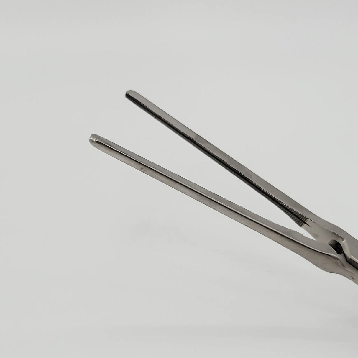 V. Mueller CH6640 Cooley Iliac Clamp Shanks Angled 45° Straight Jaw 8-1/2" V. Mueller