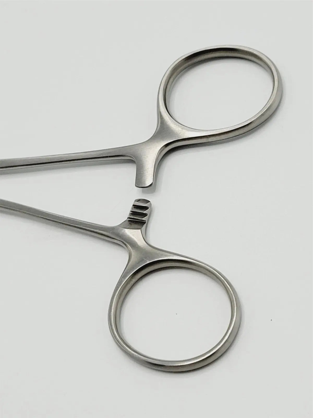 Symmetry 15-2514 Crile Baby Artery Forceps Curved Delicate 5-1/2" Symmetry