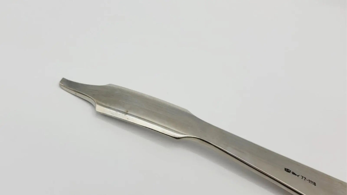 Symmetry 77-1118 Hohmann Retractor 18mm Wide w/ Finger Ring Arthroscopy  9-1/2" Symmetry