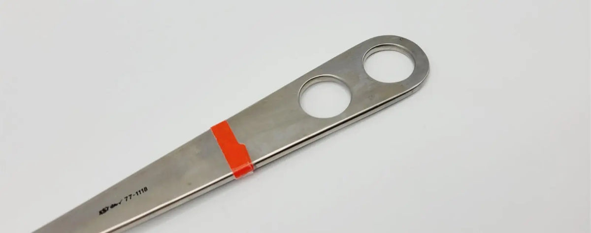 Symmetry 77-1118 Hohmann Retractor 18mm Wide w/ Finger Ring Arthroscopy  9-1/2" Symmetry