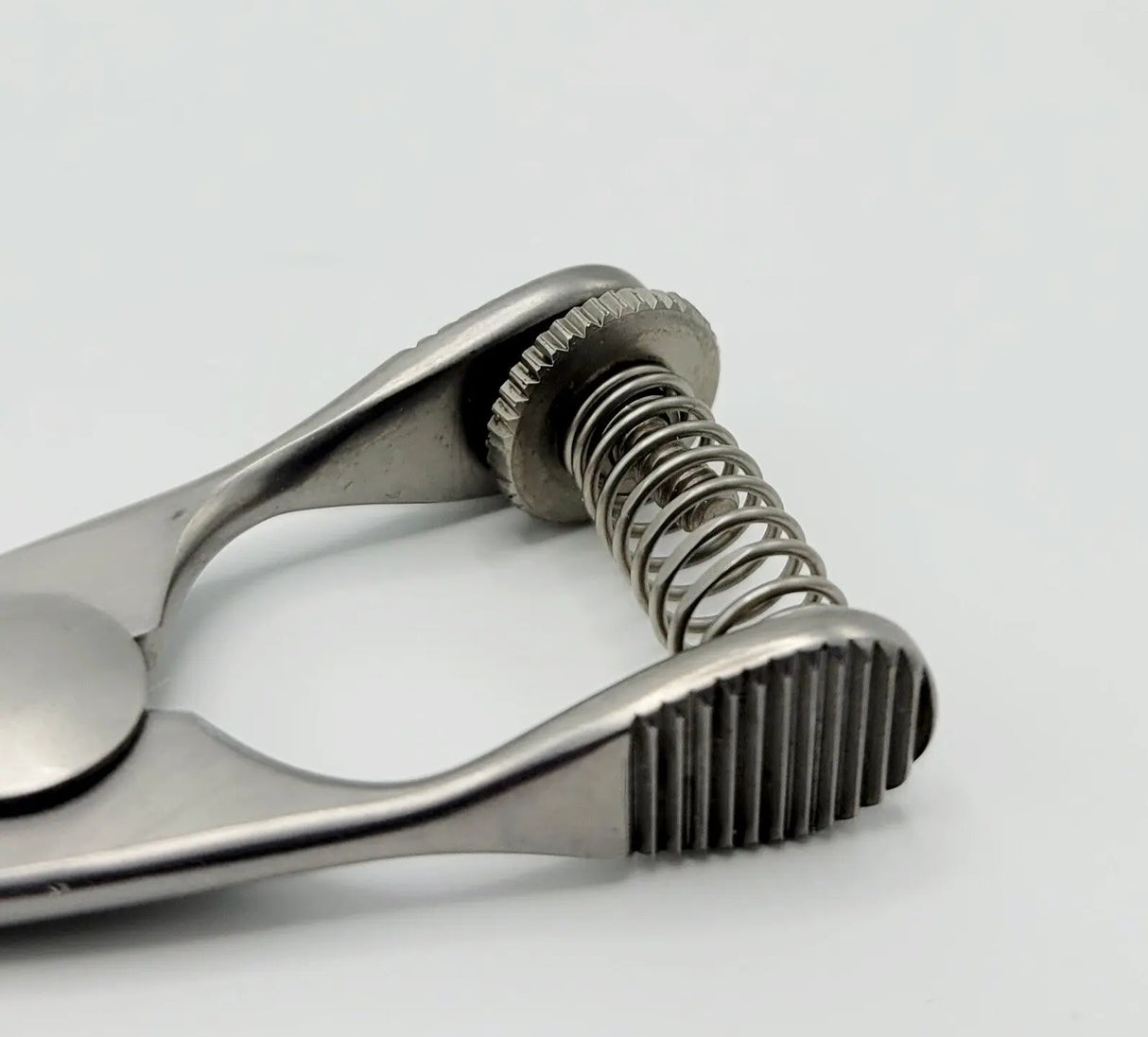 Aesculap FB433R Glover Atraumata Bulldog Clamp, Curved, 2-3/4" Aesculap