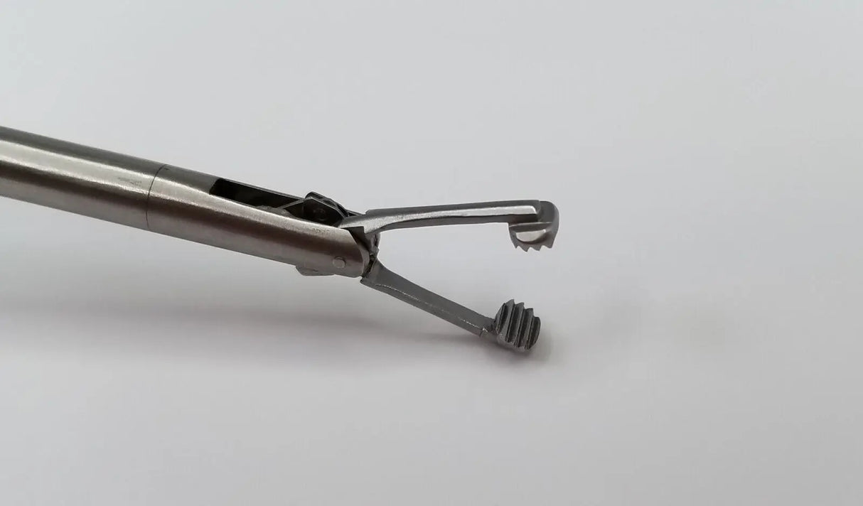 Cabot Medical 004435-902  Endoscopy Atraumatic Grasping Forceps 15" Cabot Medical