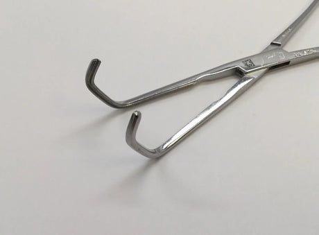Pilling 35-4750 Surgical 2.8mm Beck Angled Jaws Miniature Pediatric Clamp 7" Pilling