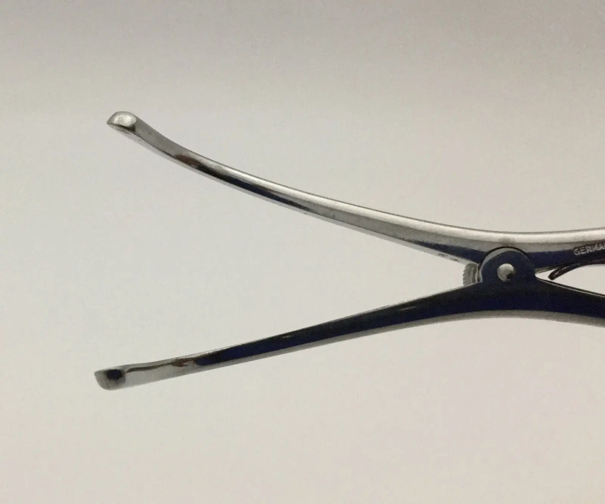 Storz N-8230 Surgical Veterinary Clamp Forceps 5-1/2" Storz
