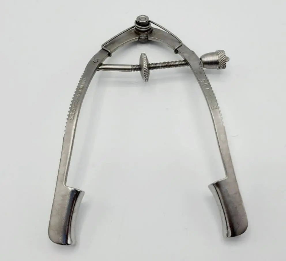 Storz E4056 Lancaster Eye Speculum 15mm Blade Spring Controlled Spread of Blades Storz
